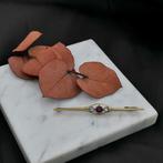 18 Krt. Gouden broche met robijn en diamant | 0,12 ct., Sieraden, Tassen en Uiterlijk, Broches, Gebruikt, Overige kleuren, Ophalen of Verzenden