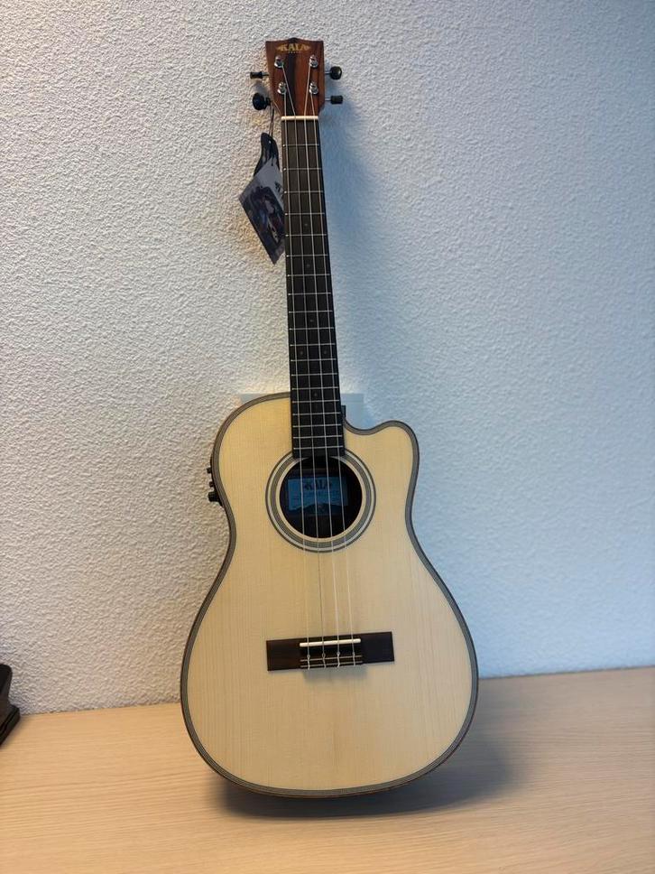 Kala Baritone Ukulele with Cutaway, Muziek en Instrumenten, Versterkers | Bas en Gitaar, Nieuw, Ophalen of Verzenden