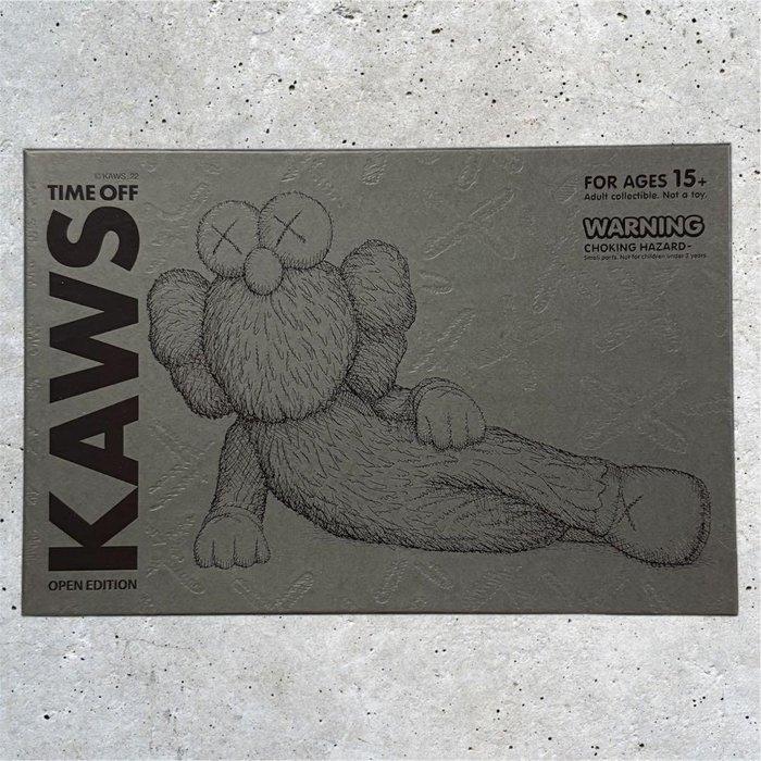 Kaws (1974) - Kaws Time Off Black edition 2022, Antiek en Kunst, Kunst | Designobjecten