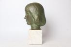 Bronzen buste van Anna, gemaakt door een van de