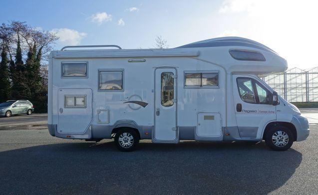 4 pers. Roller Team camper huren in Etten-Leur? Vanaf € 114, Caravans en Kamperen, Verhuur