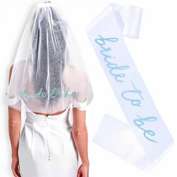 2-delige Bride to Be set wit met blauw beschikbaar voor biedingen