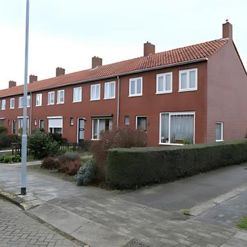 Tussenwoning met tuin en 3 slaapkamers beschikbaar voor biedingen