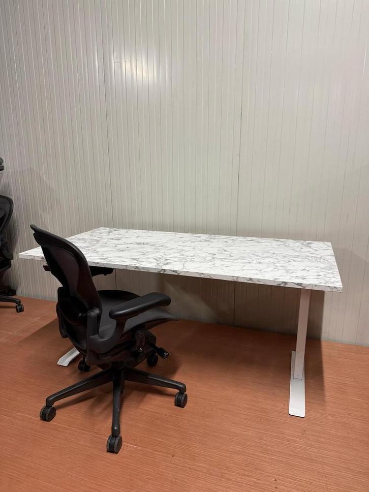 Zit Sta Bureau - Wit Frame - Marmer Bureaublad - Nieuw, Huis en Inrichting, Bureaus, Stabureau, Nieuw, Elektrisch, In hoogte verstelbaar
