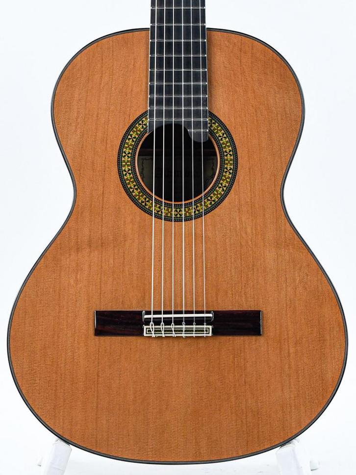 Alhambra 11P Cedar Rosewood (Klassieke Instrumenten), Muziek en Instrumenten, Snaarinstrumenten | Gitaren | Akoestisch, Klassieke of Spaanse gitaar