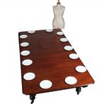 Lange brede eetkamertafel of vergadertafel tot 27 m voor 14, Antiek en Kunst, Antiek | Meubels | Tafels, Ophalen of Verzenden