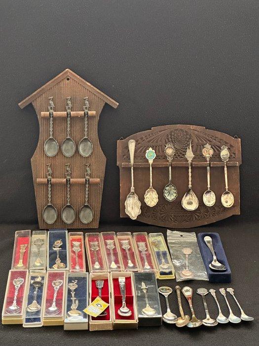 Diverse Fabrikant / wereldwijde. - Lepel (39) - Zilver, Antiek en Kunst, Curiosa en Brocante
