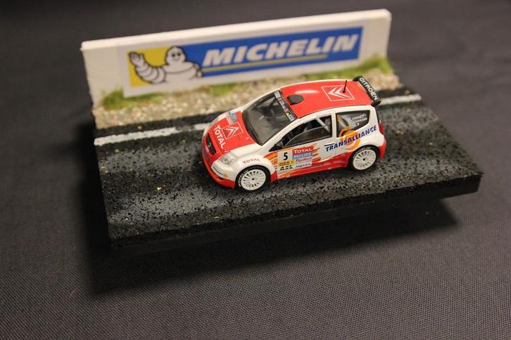 Diorama circuit met muur Michelin 1:43, Hobby en Vrije tijd, Modelbouw | Figuren en Diorama's, 1:35 tot 1:50, Nieuw, Diorama, Ophalen of Verzenden