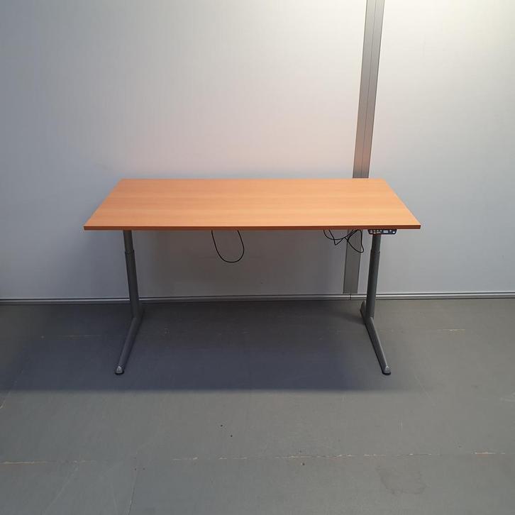 Ahrend elektrisch instelbaar bureau - 160x80 cm, Huis en Inrichting, Bureaus, Ophalen of Verzenden