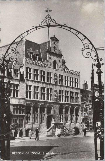 BERGEN OP ZOOM - Stadhuis, Verzamelen, Ansichtkaarten | Nederland, Verzenden