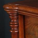 Semanieur of weekkast in mahonie met centraal slot of Wellin, Antiek en Kunst, Antiek | Meubels | Kasten, Ophalen of Verzenden