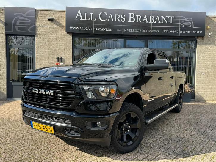 Dodge Ram 1500 5.7 V8 4x4 Crew Cab Laramie / marge/ 2e eigen, Auto's, Bestelauto's, Onderhoudsboekje, Lease, Zwart, Automaat, Overige kleuren