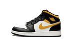 Jordan 1 Mid White Pollen Black - maat 38.5 (Sneakers), Kleding | Dames, Schoenen, ["Jordan","Nike","Nike Jordan","Air Jordan"]