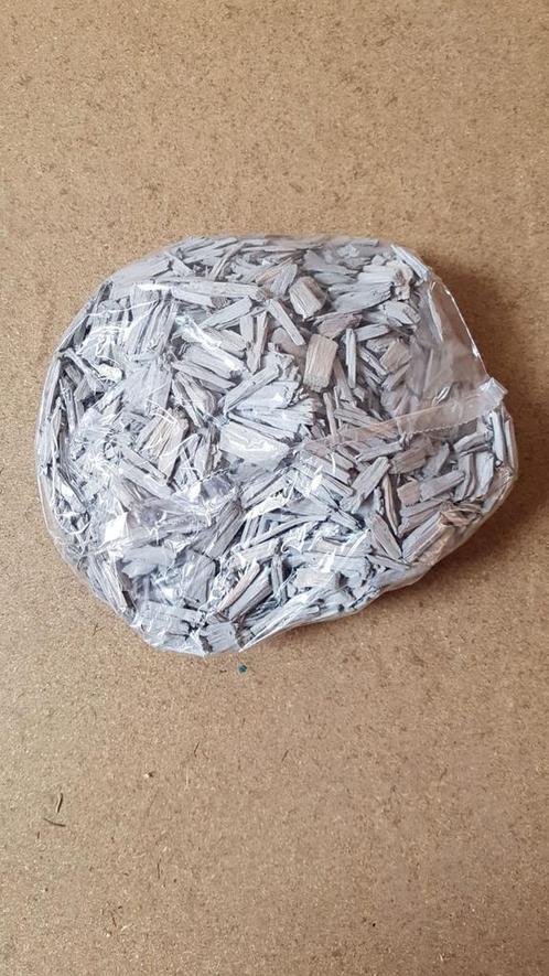 Actie houtsnippers whitewash +/- 200 gr gekleurde, Hobby en Vrije tijd, Knutselen, Nieuw, Ophalen of Verzenden