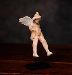 Oud Griekenland, Putti-personage in terracotta met rest van