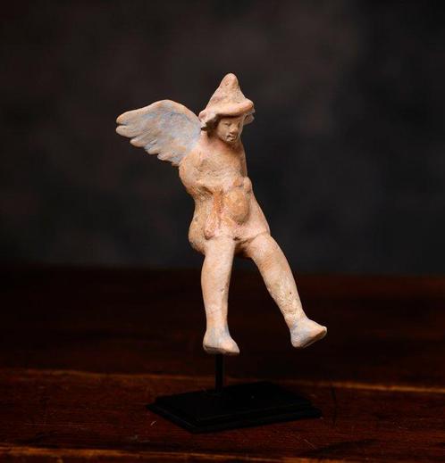 Oud Griekenland, Putti-personage in terracotta met rest van, Verzamelen, Mineralen en Fossielen