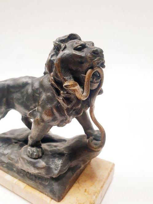 Emile François Rousseau (1853-?) - sculptuur, Fier lion, Antiek en Kunst, Antiek | Keramiek en Aardewerk