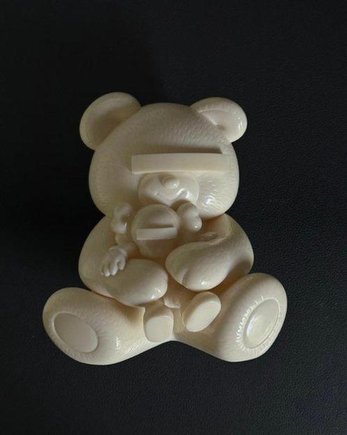 Kaws (1974) - Figuur - OriginalFake x Undercover Bear KAWS, Antiek en Kunst, Kunst | Schilderijen | Modern