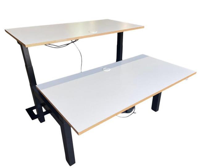 Ahrend Duo Zit Sta Bureau, Nette Staat, Huis en Inrichting, Bureaus, Stabureau, Zo goed als nieuw, Elektrisch, In hoogte verstelbaar
