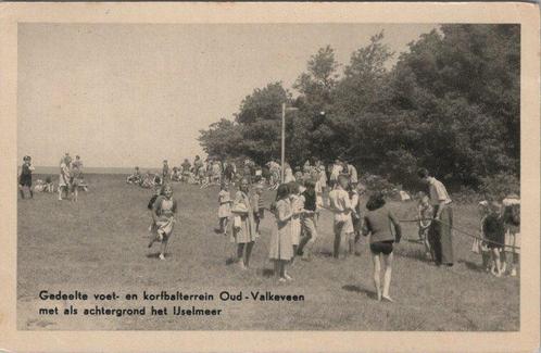 OUD - VALKEVEEN - Gedeelte voet en korfbalterrein, Verzamelen, Ansichtkaarten | Nederland, Verzenden