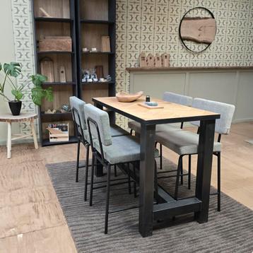 Bartafel met visgraatmotief incl. 4 barstoelen beschikbaar voor biedingen