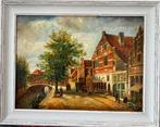 Nederlandse school (XX) - Figures in a Dutch street