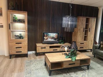 Nieuwe meubelen lamilux in mango kleur, tv kast nu 650.- beschikbaar voor biedingen