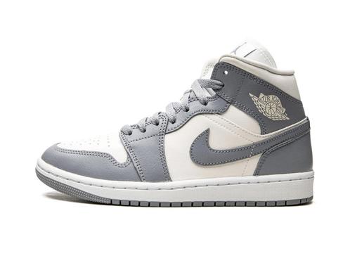 Air Jordan 1 Mid Stealth - Maat 37.5 EU, Kleding | Heren, Schoenen, Ophalen of Verzenden