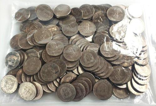 Portugal. Lot with 1,2kg of Portuguese Copper-Nickel Coins, Postzegels en Munten, Munten | Europa | Niet-Euromunten