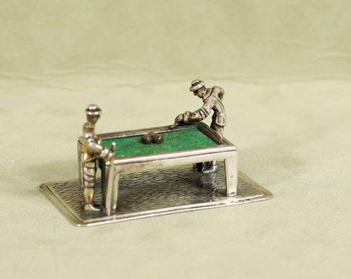 Miniatuur figuur - Weegschaal, Biljarttafel en schommel. -, Antiek en Kunst, Antiek | Goud en Zilver