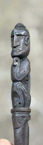 Groep van drie amuletten uit het Korwar-gebied en Lake, Antiek en Kunst, Kunst | Niet-Westerse kunst