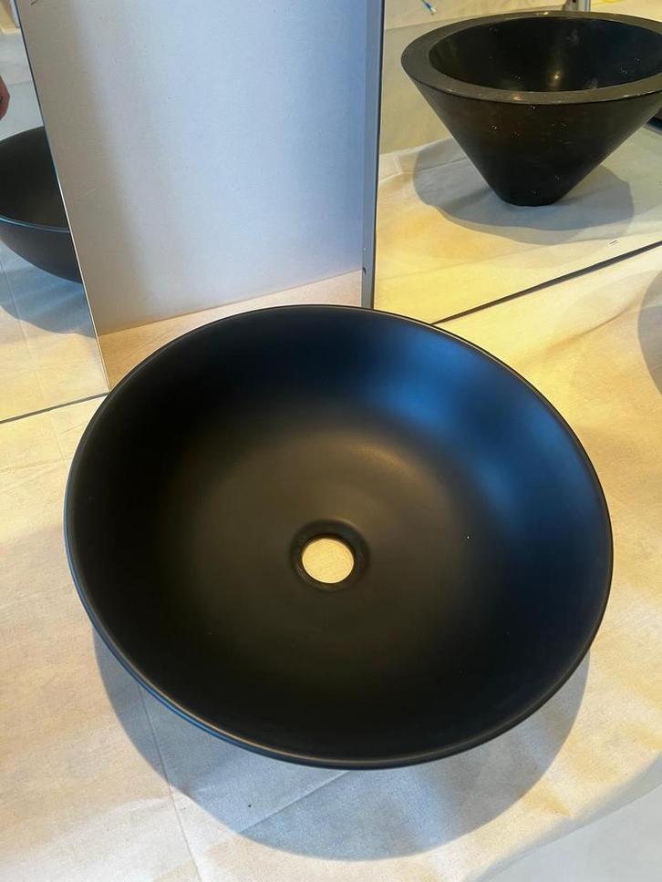 Zwarte waskom Ø32 cm – van 500,- voor 150 euro!, Huis en Inrichting, Badkamer | Badkamermeubels, Wasbak of Wastafel, Nieuw, Minder dan 50 cm