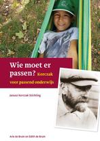 Wie moet er passen? / Janusz Korczak Stichting jaarboek /, Verzenden, Zo goed als nieuw, Arie de Bruin