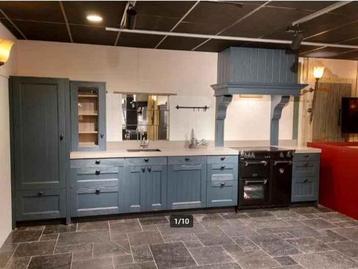 Uitverkoop showroom eiken houten keukens incl apparatuur