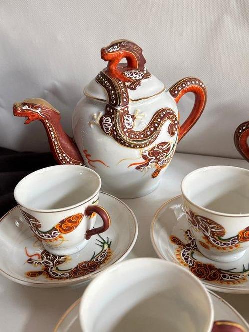TOP CHINA, Exclusive - Koffieservies -  Dragons and Geisha, Antiek en Kunst, Antiek | Meubels | Tafels