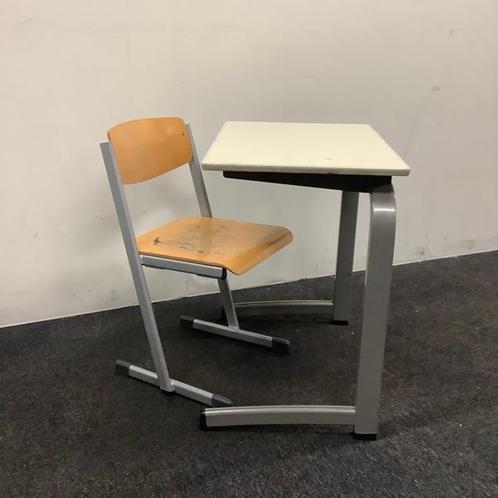 Tweedehands complete school set Eromes van 20 stuks tafels +, Huis en Inrichting, Stoelen, Vijf, Zes of meer stoelen, Gebruikt