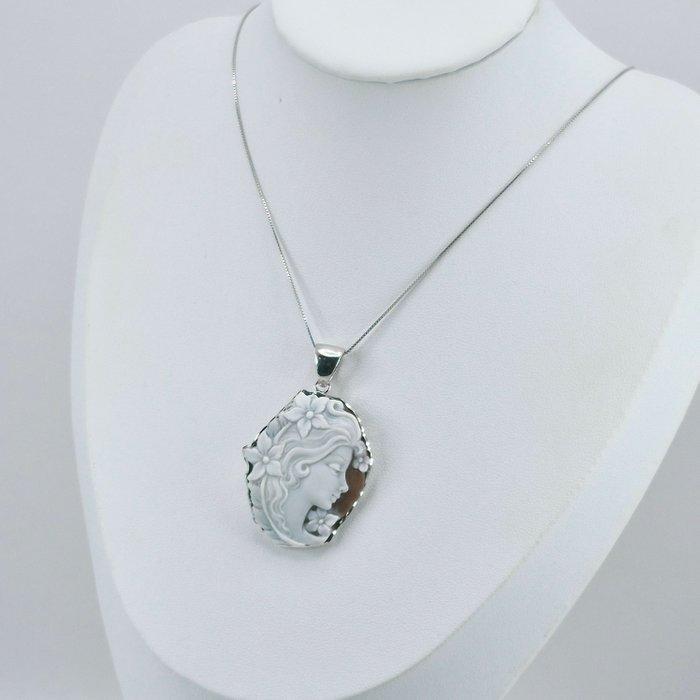 Zilver - Ketting met hanger - Handgesneden maas, Antiek en Kunst, Curiosa en Brocante