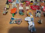 Collectie van memorabilia - Thema collectie van 50 Pins van