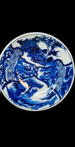 Een paar grote porseleinen borden. - Japan - Meiji periode, Antiek en Kunst