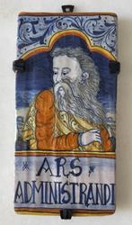 Antiek Tegel - Mannelijk figuur met historische kleding. -, Antiek en Kunst, Antiek | Glas en Kristal