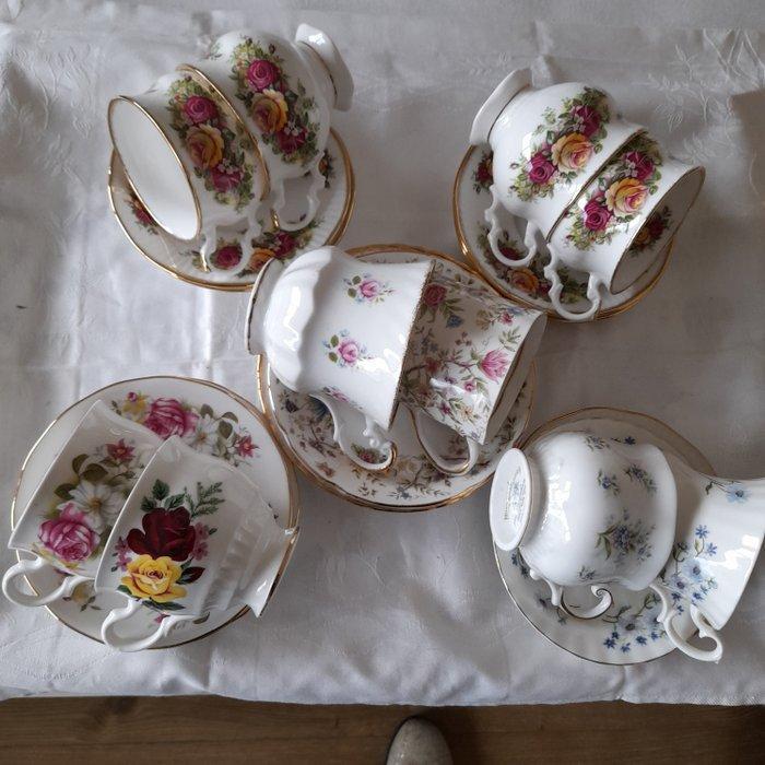 Queens - Koffie- en theeservies (12) - Been, Antiek en Kunst, Antiek | Meubels | Tafels