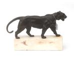 Een bronzen beeld van een tijger, 20e eeuw