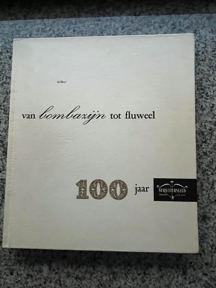 Van bombazijn tot fluweel – 100 jaar Schuttersveld, Boeken, Geschiedenis | Stad en Regio, Gelezen, 20e eeuw of later, Verzenden