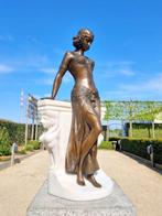 sculptuur, Art nouveau lady - 52 cm - Marmer, Brons
