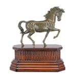A BRONZE SCULPTURE OF TROTTING HORSE MOUNTED ON WOODEN BASE, Antiek en Kunst, Kunst | Beelden en Houtsnijwerken, Verzenden
