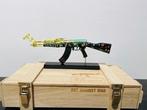 Van Apple - Art Against War - Flowers Amex AK-47, Antiek en Kunst