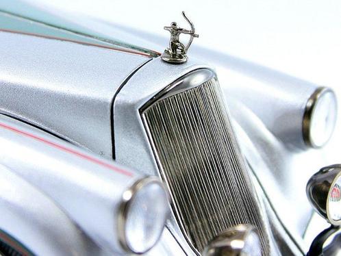 Signature Models 1:18 - Model sedan - Pierce-Arrow Silver, Hobby en Vrije tijd, Modelauto's | 1:5 tot 1:12