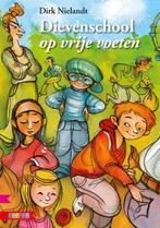 Dievenschool op vrije voeten / Boekbende 9789027669001, Boeken, Kinderboeken | Jeugd | onder 10 jaar, Verzenden, Gelezen, Dirk Nielandt