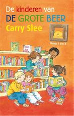De kinderen van de Grote Beer 9789049926687 Carry Slee, Boeken, Verzenden, Gelezen, Carry Slee