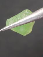 Natural Green Peridot - 8.725 ct - rough gemstone - for face, Sieraden, Tassen en Uiterlijk, Edelstenen, Nieuw